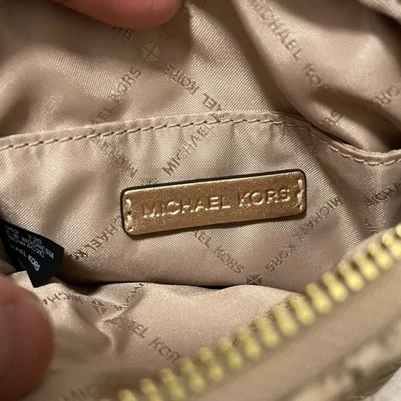 NWOT Michael Kors Winnie Medium Quilted Phone Crossbody Bag In Metallic Gold - Picture 6 of 12